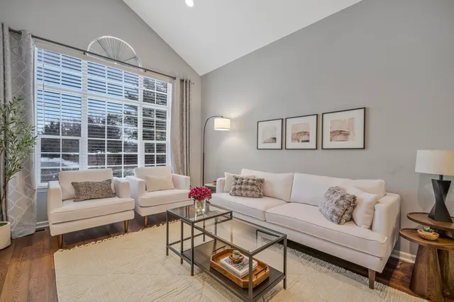 $299,900 | 4101 Cameron Circle, Walled Lake, MI 48390