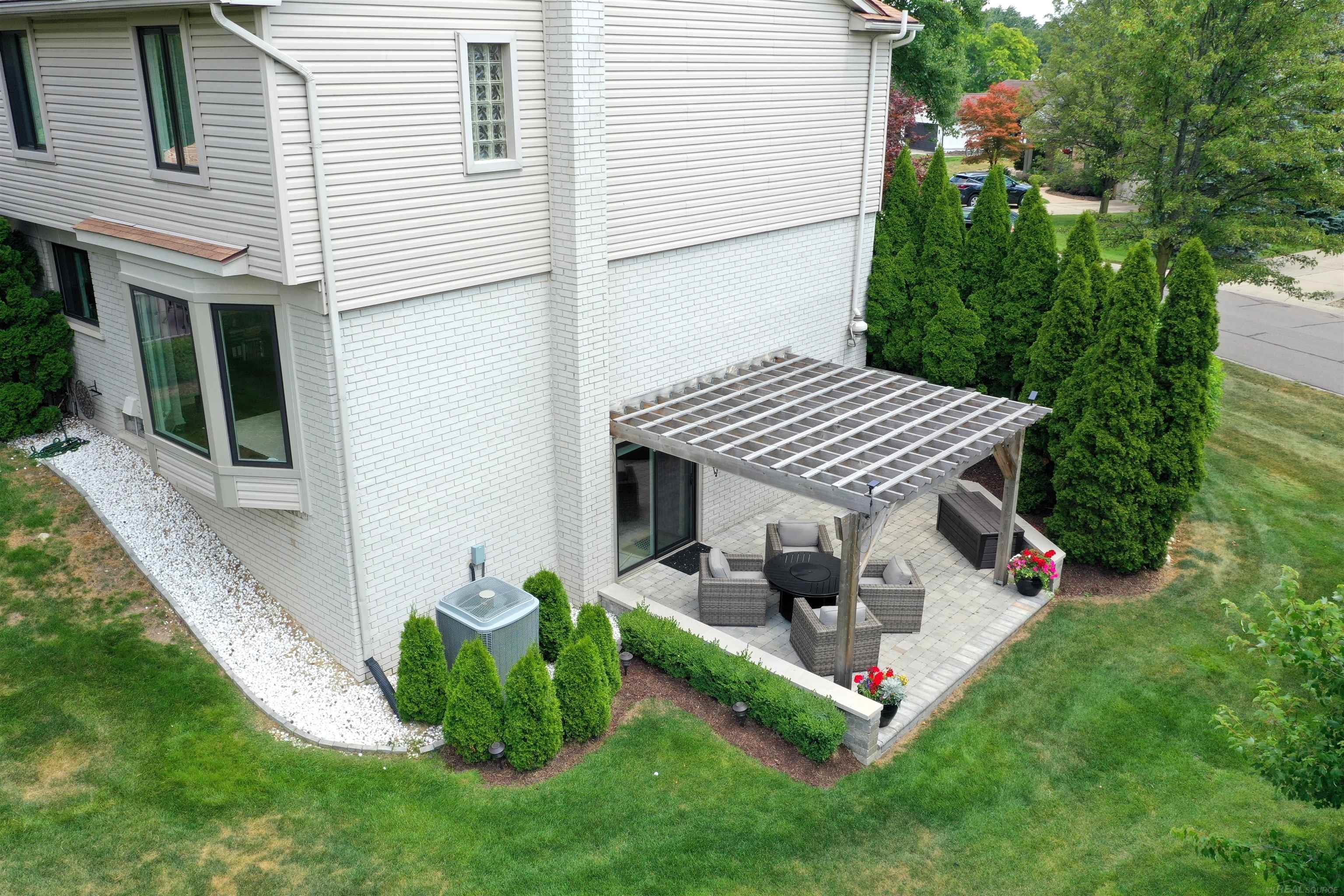 763 East Brookwood Rochester Hills Rochester, MI 48309 - Photo 10 of 60