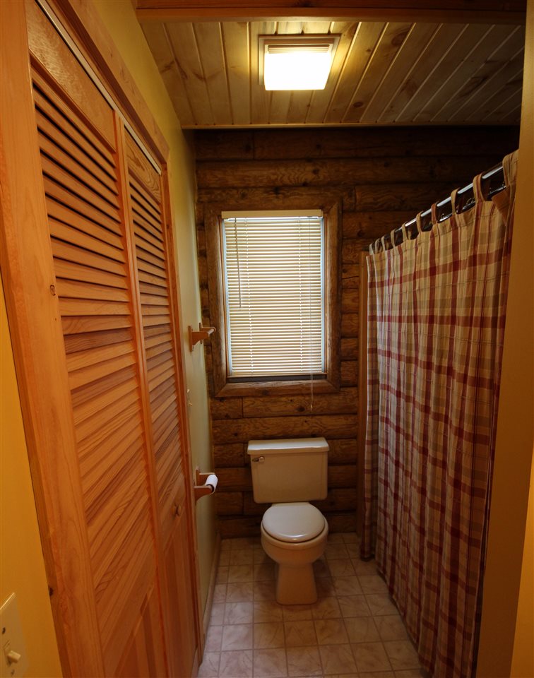 4170 Euclid Road Interlochen, MI 49643 - Photo 18 of 28 1819518-17.JPG