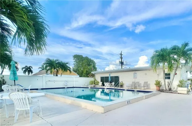 $1,600 | 112 Cape Sable Drive, Naples, FL 34104