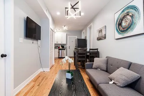 $3,550 | 1624 West Beach Avenue, Unit 1F, Chicago, IL 60622