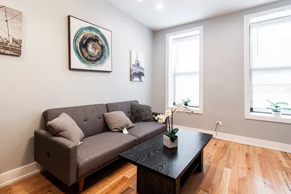 $3,550 | 1624 West Beach Avenue, Unit 1F, Chicago, IL 60622