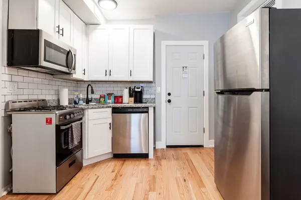 $3,550 | 1624 West Beach Avenue, Unit 1F, Chicago, IL 60622