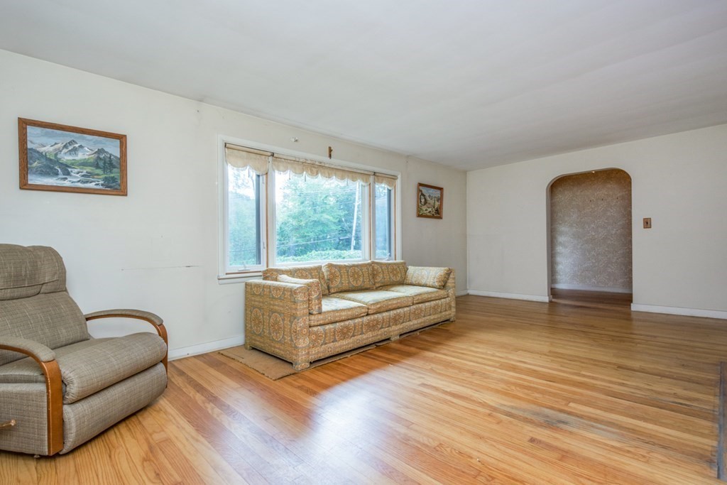 104 Sears Road Southborough, MA 01772 - Photo 8 of 42 Gallery Image 8