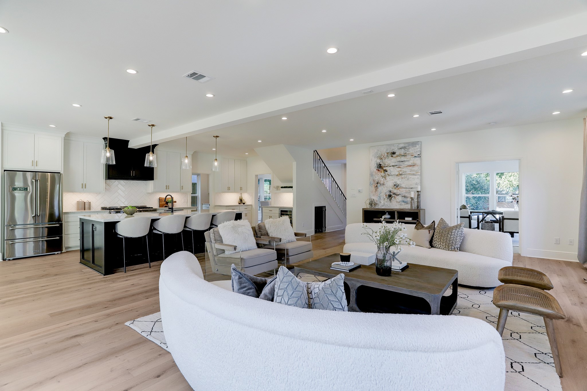 1601 Bonnie Brae Street Houston, TX 77006 - Photo 18 of 39 a living room with furniture kitchen view and a large window