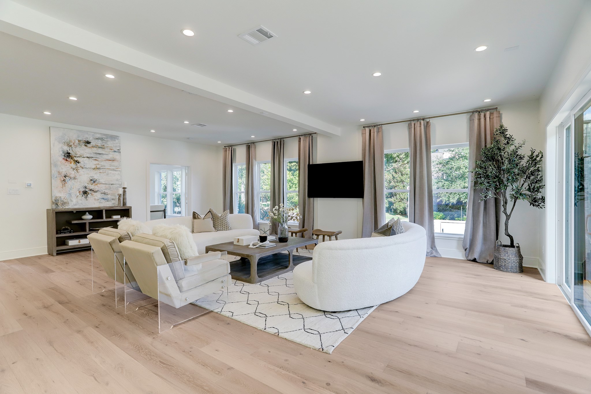 1601 Bonnie Brae Street Houston, TX 77006 - Photo 19 of 39 a living room with furniture a flat screen tv and a large window