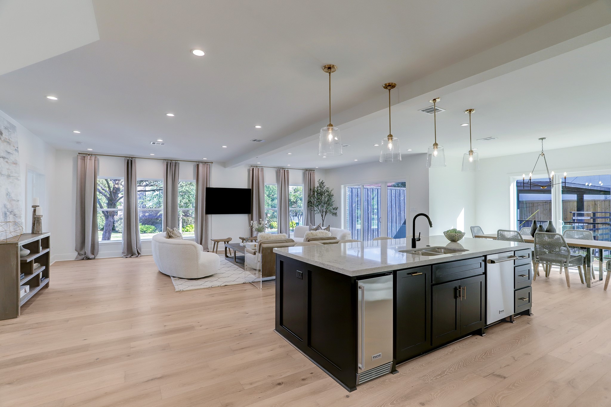 1601 Bonnie Brae Street Houston, TX 77006 - Photo 3 of 39 a kitchen with stainless steel appliances granite countertop a sink a stove and a wooden floors