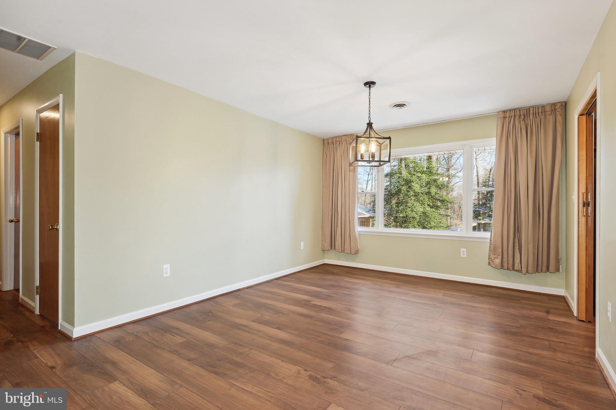 10624 Marbury Road Oakton, VA 22124 - Photo 5 of 24