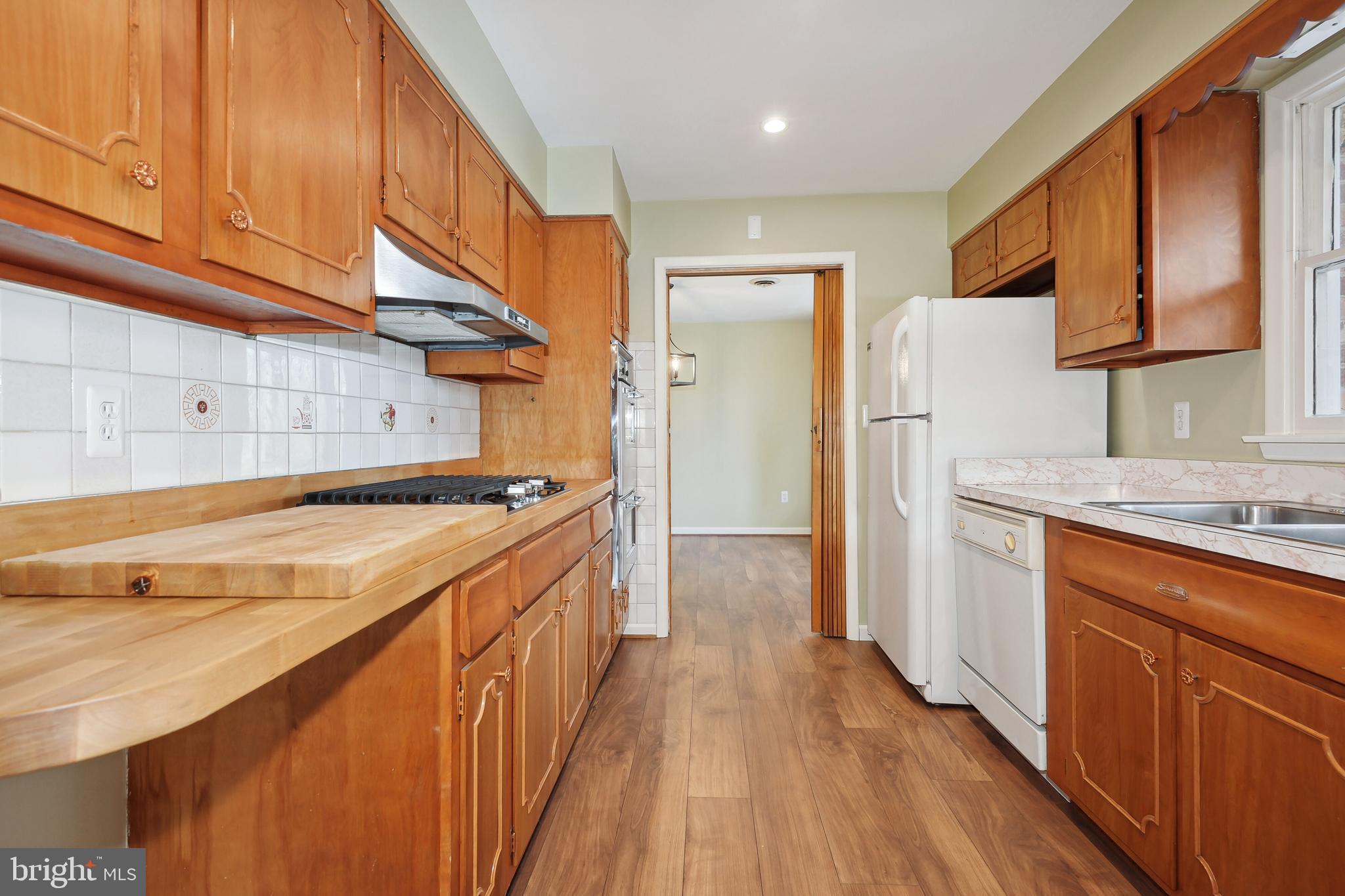 10624 Marbury Road Oakton, VA 22124 - Photo 9 of 24