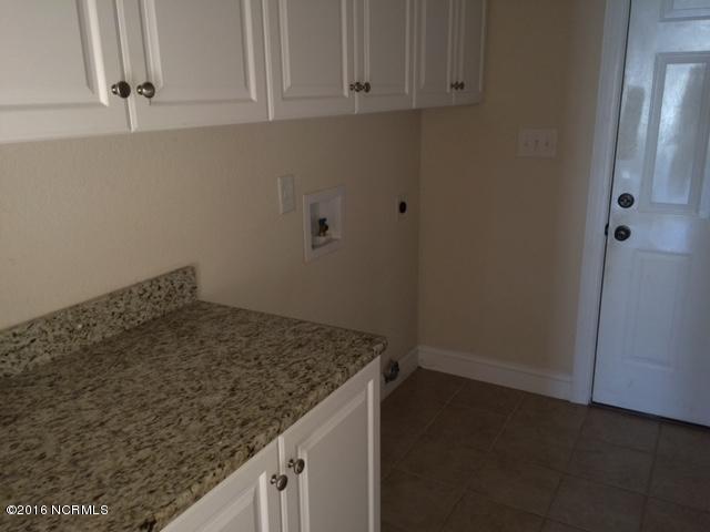 206 Echo Ridge Road Swansboro, NC 28584 - Photo 17 of 29 Laundry room