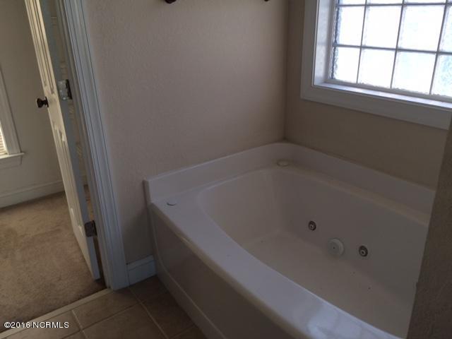 206 Echo Ridge Road Swansboro, NC 28584 - Photo 25 of 29 Master Bath