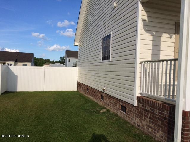 206 Echo Ridge Road Swansboro, NC 28584 - Photo 3 of 29 Right side