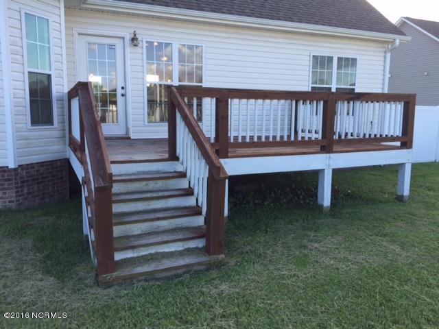 206 Echo Ridge Road Swansboro, NC 28584 - Photo 6 of 29 Back deck