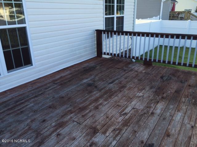206 Echo Ridge Road Swansboro, NC 28584 - Photo 7 of 29 Back deck