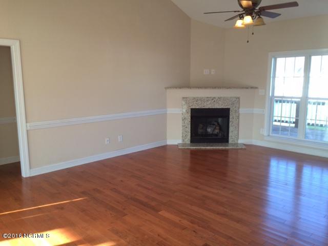 206 Echo Ridge Road Swansboro, NC 28584 - Photo 9 of 29 Living room