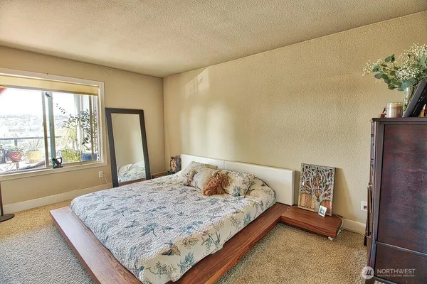 $2,325 | 8980 Woodinville - Redmond Road Northeast, Unit 302, Redmond, WA 98052