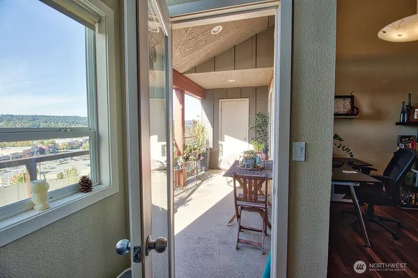 $2,325 | 8980 Woodinville - Redmond Road Northeast, Unit 302, Redmond, WA 98052