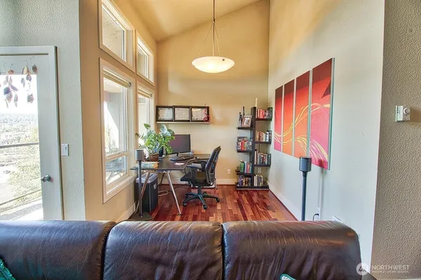 $2,325 | 8980 Woodinville - Redmond Road Northeast, Unit 302, Redmond, WA 98052