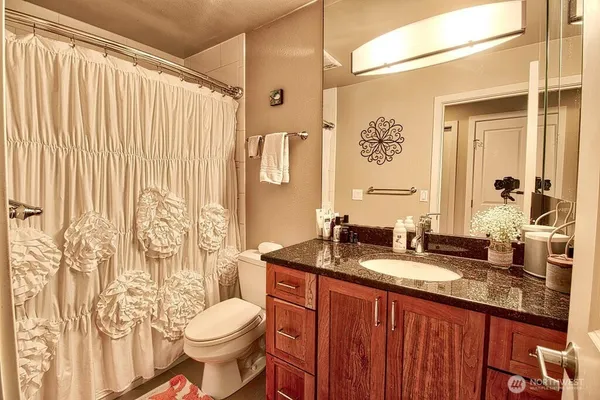 $2,325 | 8980 Woodinville - Redmond Road Northeast, Unit 302, Redmond, WA 98052