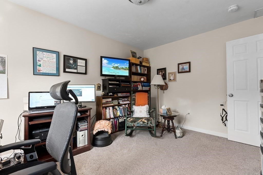 11 Longley Road, Unit H1 Shirley, MA 01464 - Photo 21 of 35 a view of a room with gym equipment
