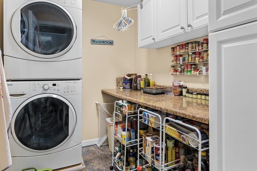 11 Longley Road, Unit H1 Shirley, MA 01464 - Photo 3 of 35 a utility room with sink dryer and washer