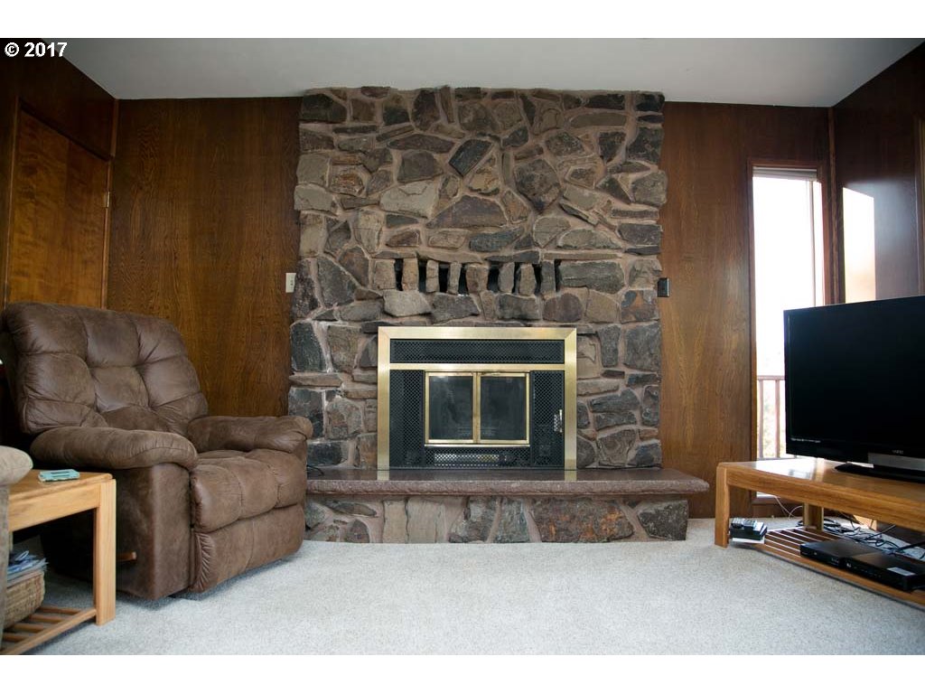 81604 Fairgrounds Road Tygh Valley, OR 97063 - Photo 6 of 32 Gallery Image 6
