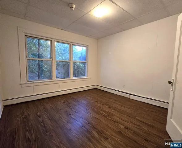 $2,100 | 54 Stuyvesant Avenue, Unit 2, Lyndhurst, NJ 07071