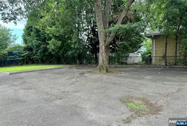 $2,100 | 54 Stuyvesant Avenue, Unit 2, Lyndhurst, NJ 07071