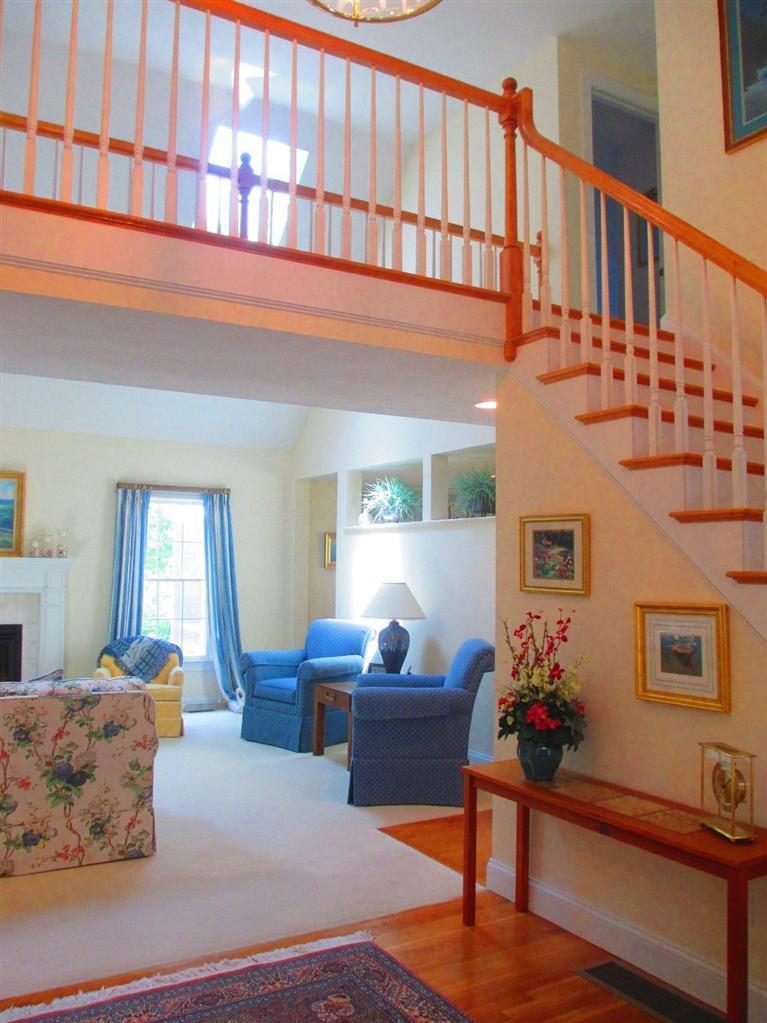 95 Cairn Ridge Road East Falmouth, MA 02536 - Photo 4 of 33 a living room with furniture