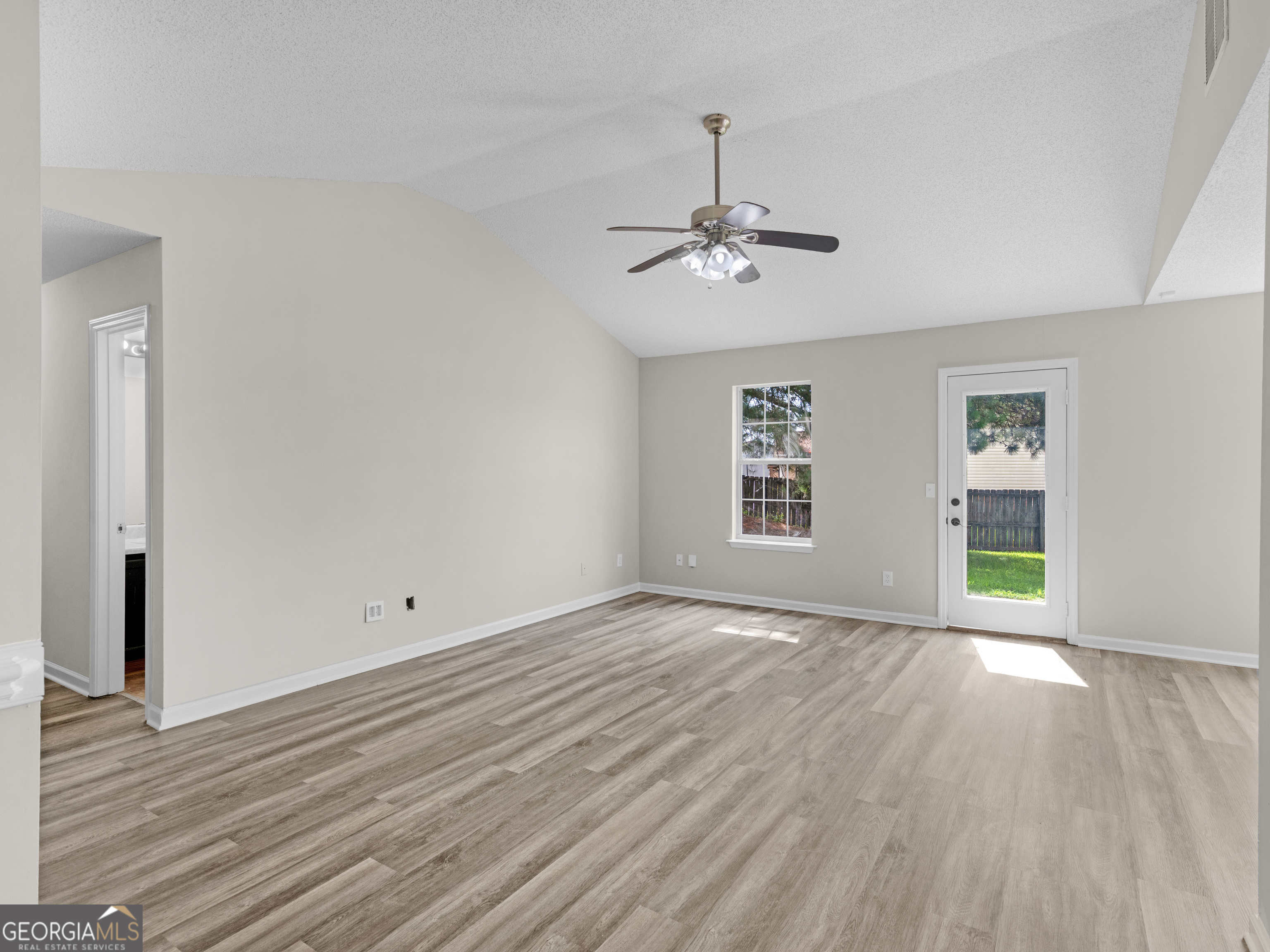 360 Regal Road Jackson, GA 30233 - Photo 4 of 29
