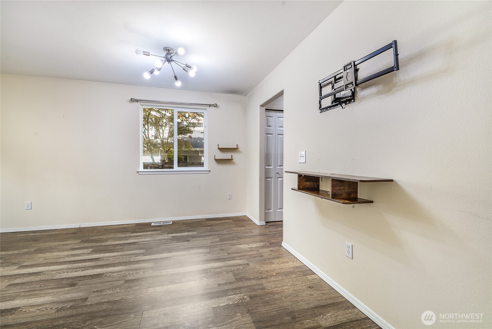 18302 8th Avenue Southeast Bothell, WA 98012 - Photo 7 of 32 Gallery Image 7
