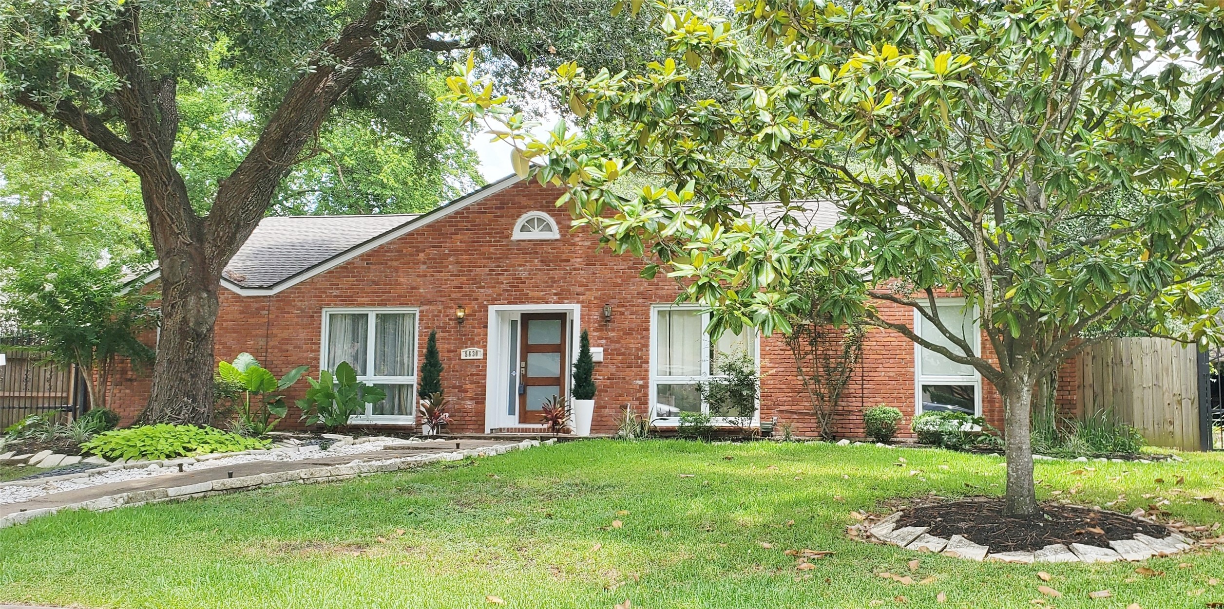 5630 Edith Street Houston, TX 77081 - Photo 2 of 30