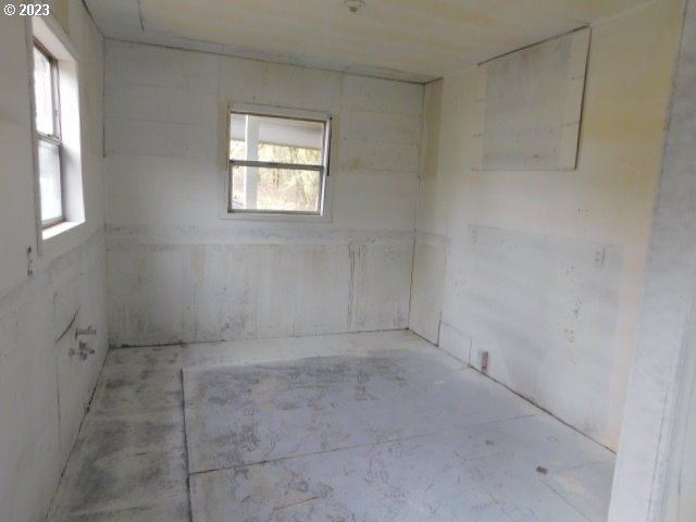 36874 Wallace Creek Road Springfield, OR 97478 - Photo 4 of 18 an empty room with windows