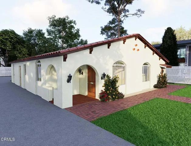 a view of a front of house with a yard