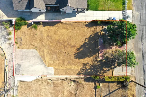 a view of an outdoor space and a yard
