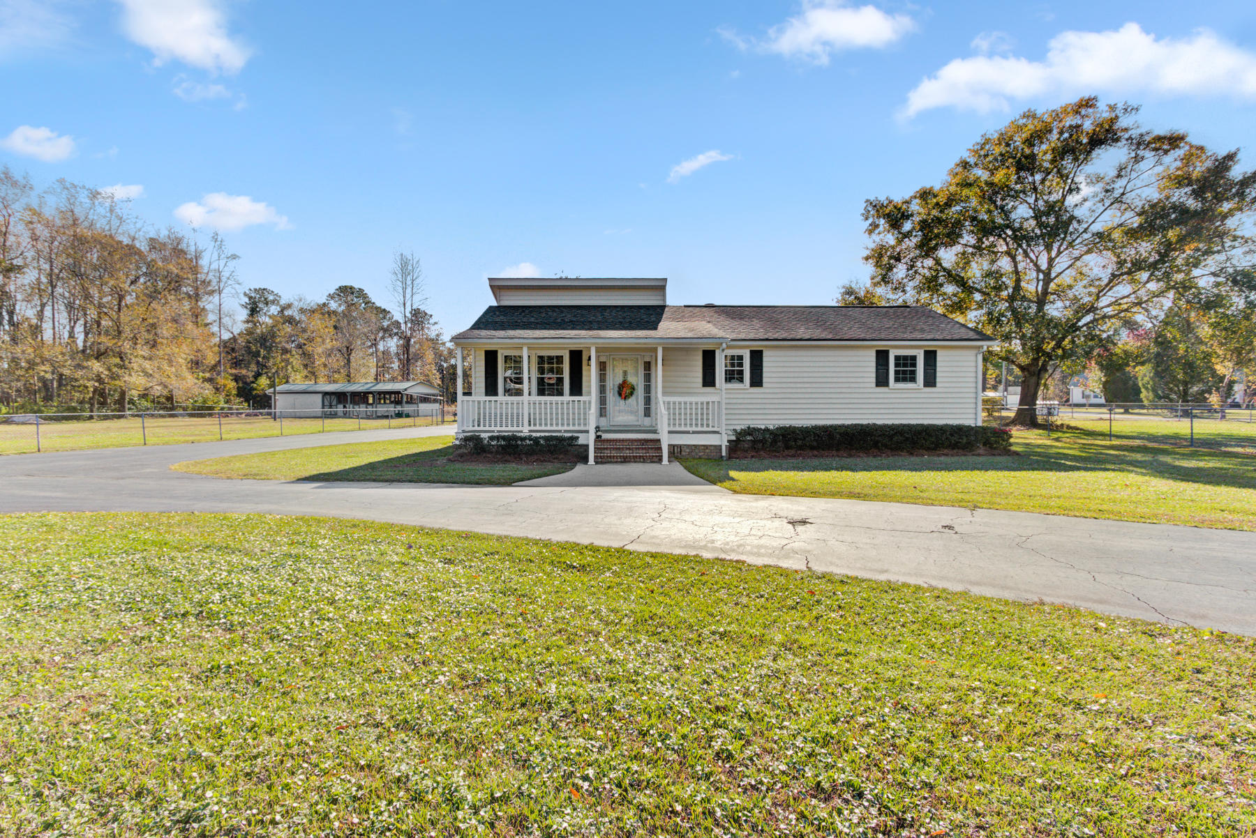 625 Gants Road Moncks Corner, SC 29461 - Photo 2 of 37 625 Gnats Rd, Moncks Corner SC (2)