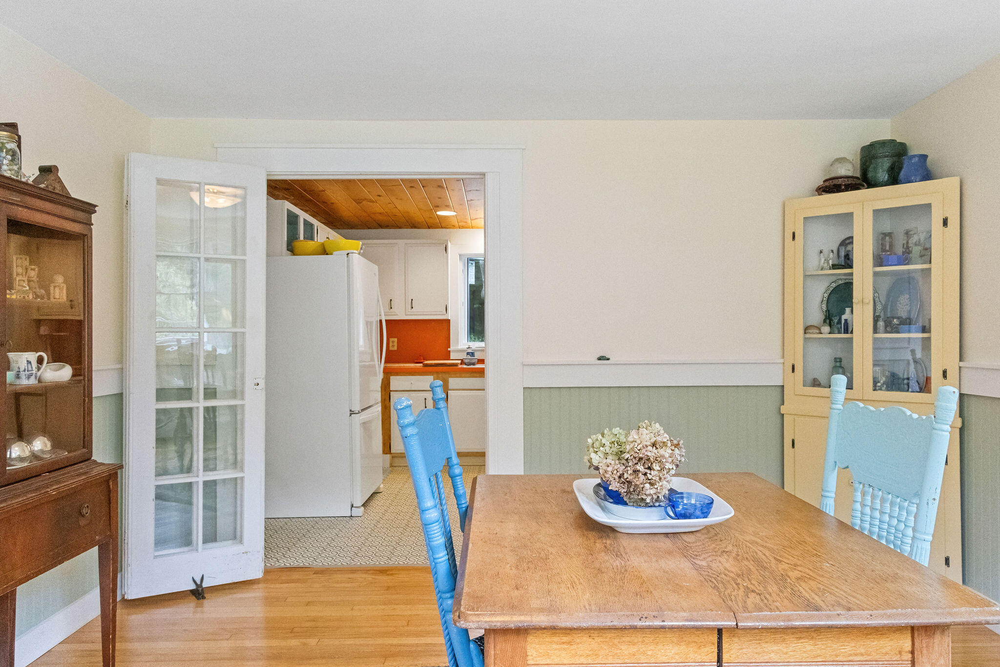 9 South Highland Road Truro, MA 02666 - Photo 7 of 32 a kitchen with a table and window