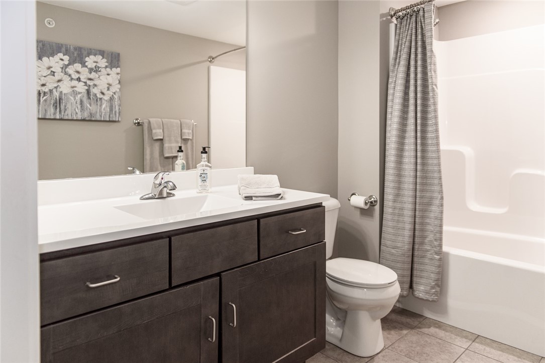 502 New Terrace Lane Ogden, NY 14624 - Photo 17 of 27 View of typical full bathroom with shower/tub comb