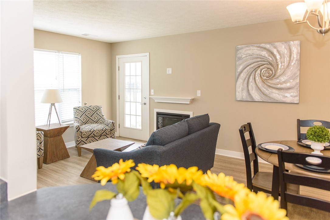 502 New Terrace Lane Ogden, NY 14624 - Photo 7 of 27 View of great room from kitchen breakfast bar