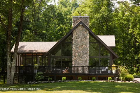 $1,250,000 | 17 Louise Terrace, Red Hook, NY 12571
