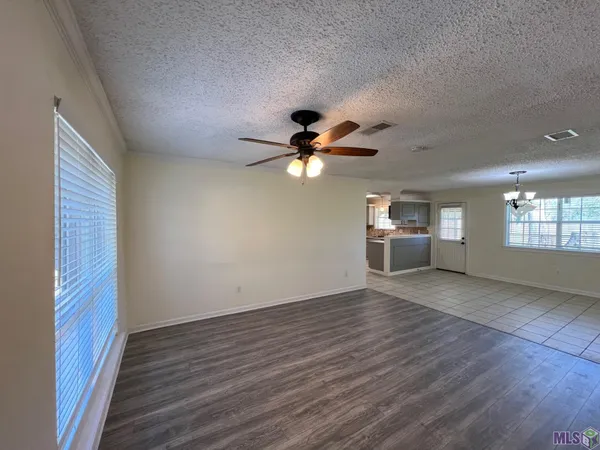 $1,695 | 8849 Timber Lane, Denham Springs, LA 70726