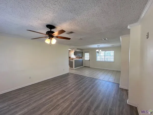 $1,695 | 8849 Timber Lane, Denham Springs, LA 70726