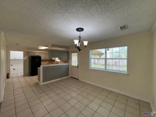 $1,695 | 8849 Timber Lane, Denham Springs, LA 70726