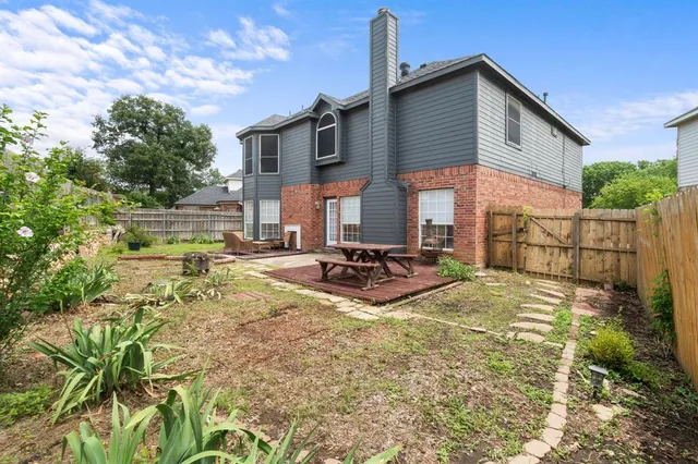 a view of a house with backyard and sitting area