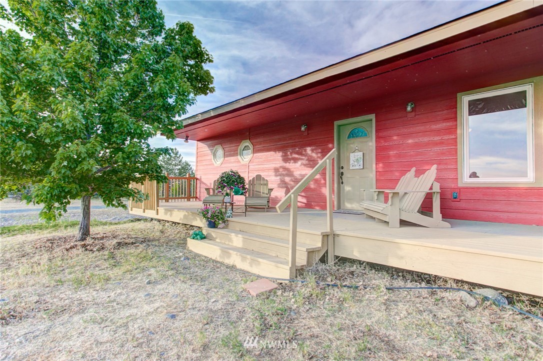 8941 Neppel Road Northeast Moses Lake, WA 98837 - Photo 1 of 24 Gallery Image 1