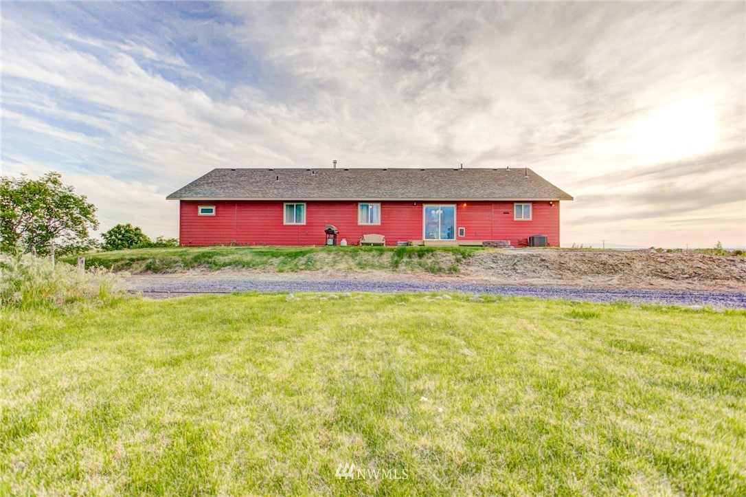 8941 Neppel Road Northeast Moses Lake, WA 98837 - Photo 2 of 24 Gallery Image 2