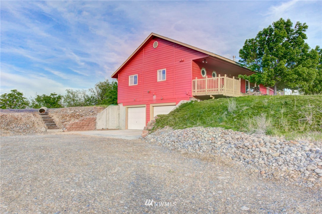 8941 Neppel Road Northeast Moses Lake, WA 98837 - Photo 3 of 24 Gallery Image 3