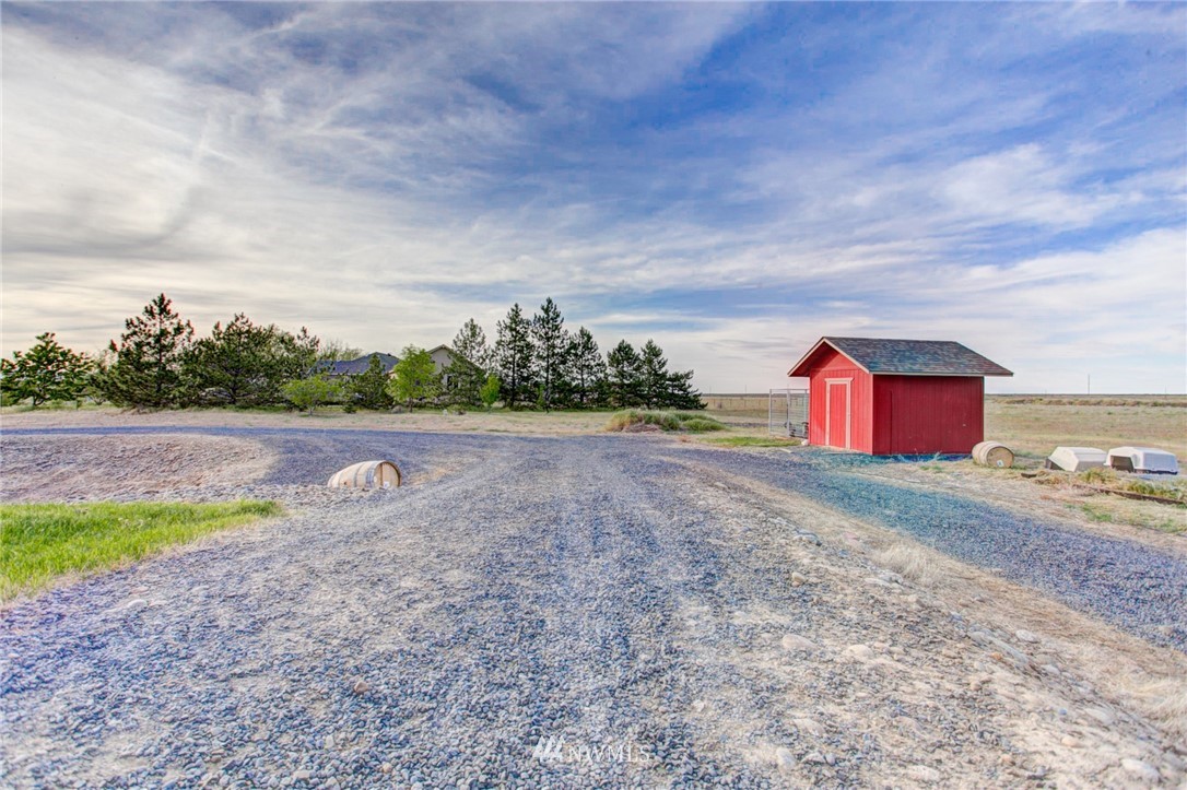 8941 Neppel Road Northeast Moses Lake, WA 98837 - Photo 4 of 24 Gallery Image 4