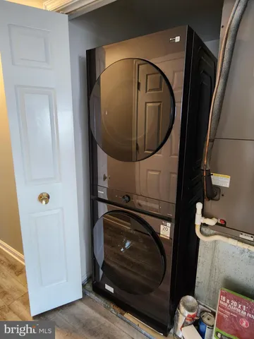 a utility room with mirror washer and dryer