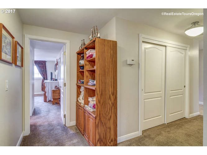 180 Canemah Road Oregon City, OR 97045 - Photo 17 of 27 Gallery Image 17